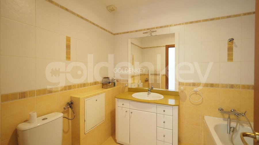 Apartament insorit cu 4 camere si terasa generoasa, 2 garaje - 15
