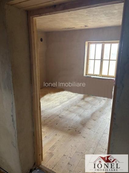 Casa de vanzare in comuna Sasciori cu 84.843 mp teren - 3