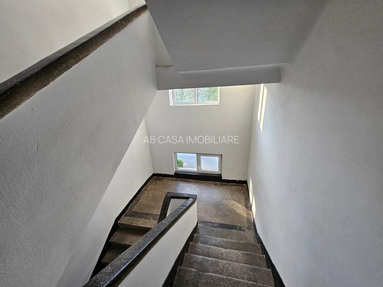 Apartament 2 camere, decomandat, etaj 2 din 2, cu pod, zona Aeroport, comision 0 - 17