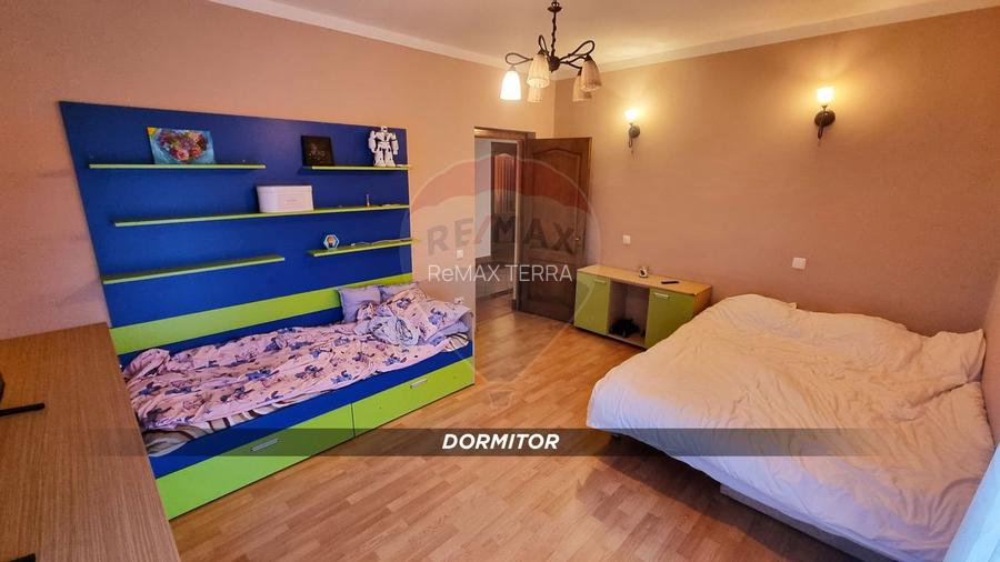 Casă / Vilă de lux cu 2 garaje, 10 camere de vânzare în BAIA MARE - 22