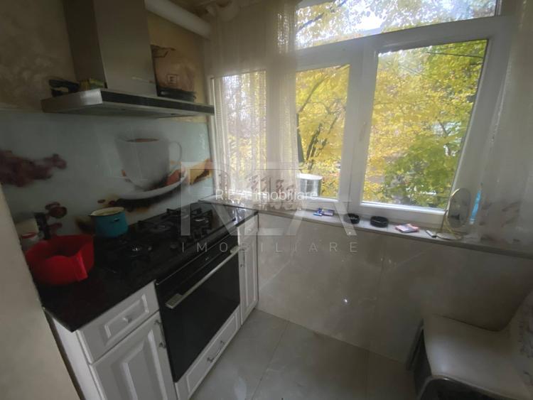 3 Camere- Etaj 1/8 -Centrala proprie- Piata Rahova - 8