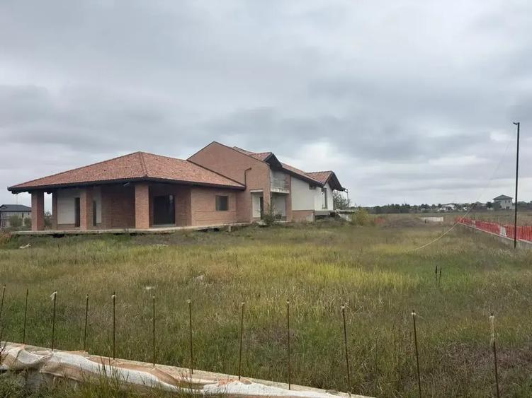 Casa Superba Nefinalizata | 600 m Utili | 2500 m Teren | Padure 100 m