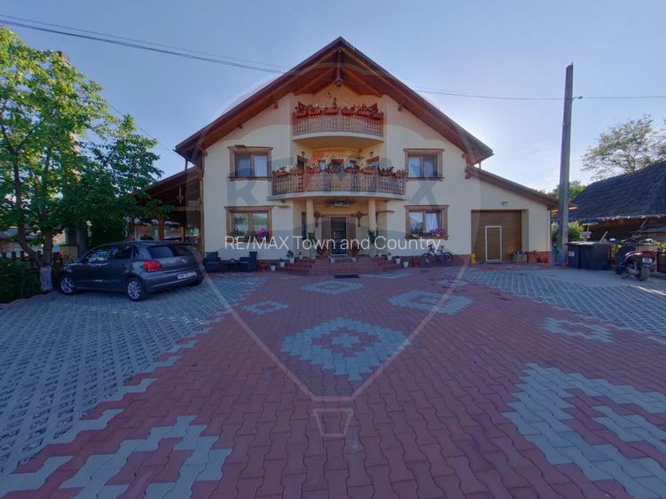 Pensiune cu 10 camere de vânzare în Breb - 2