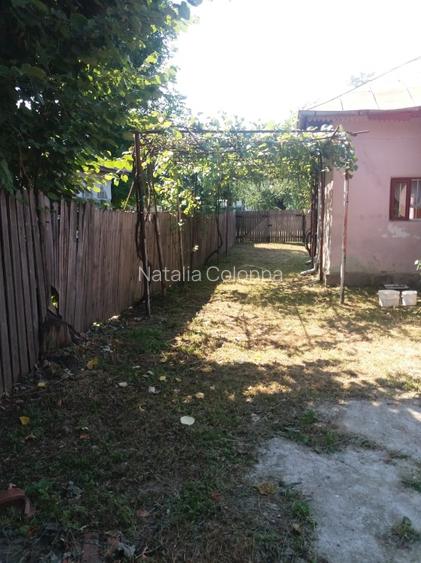 Vând casa la curte batraneasca locuibila - 6