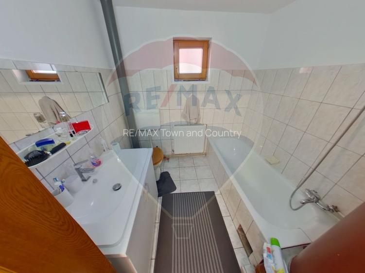 Casă cu 5 camere de vânzare, str. Dragoș Vodă - 12