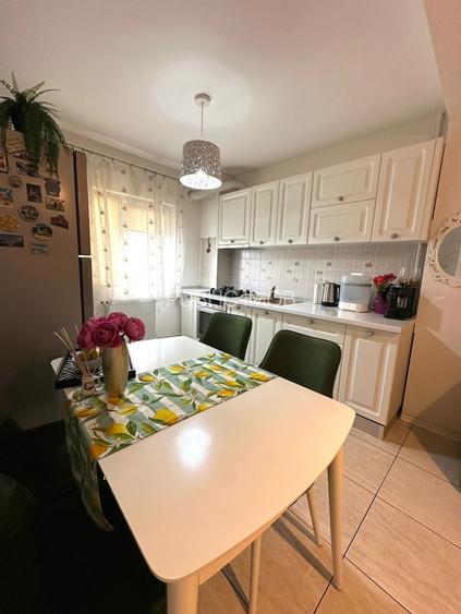 Rahova, et. 4/10, semidecomandat, constr. 1983, bloc stradal, 2 balcoane - 3