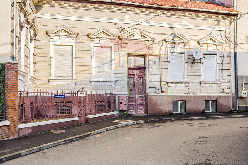 Apartament 4 camere spațioase,  curte,  zona Piata Catedralei - 2