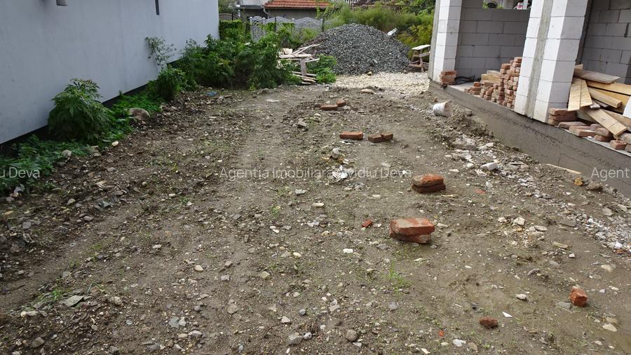 Vand casa in duplex in Deva, semifinisata, zona Garii (peste linia ferata), P+E - 3