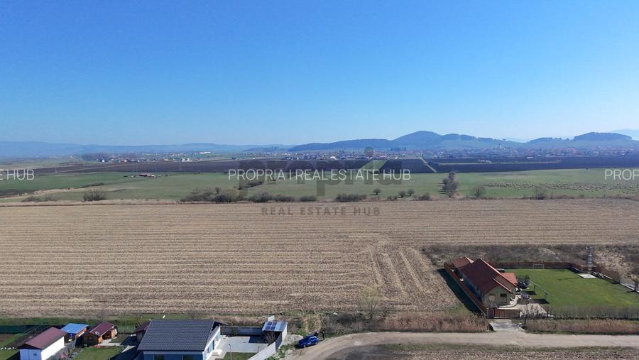 TEREN CU POTENȚIAL -LOCALIZAT LA INTERSECȚIA DRUMUL CU PLOPI -CASTELULUI -CRANGU - 7