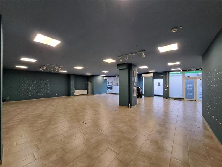 Spatiu comercial, 180 mp utili, situat in cartierul Intre Lacuri!