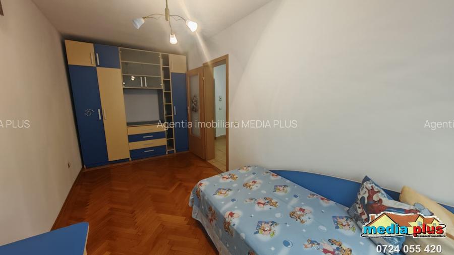 De vânzare apartament 3 camere – zona centrală - 5