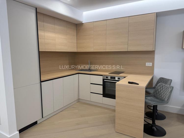 Cortina 126 Erou Iancu Nicolae Cambridge Jolie Ville  - 3