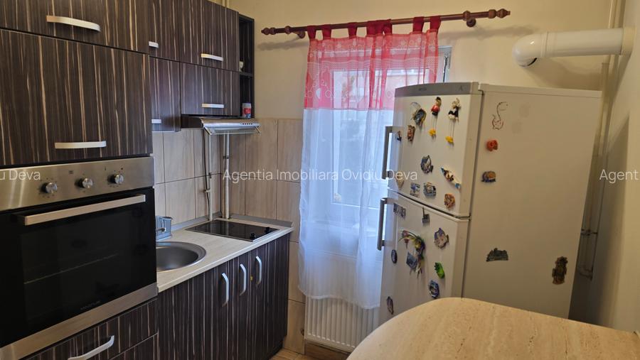 Inchiriez garsoniera decomandata in Deva, zona Zamfirescu, etaj 2 - 4