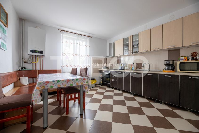 Casa de vanzare cu 4 dormitoare 2 bai si pivinita in Selimbar - 9
