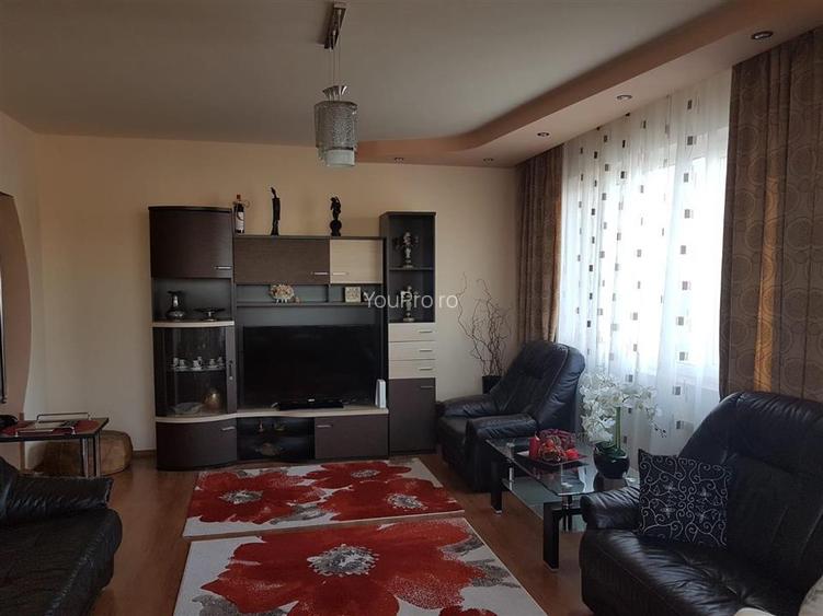 Central / Punctele Cardinale / Decomandat cu 3 Camere / 80 MP - 4