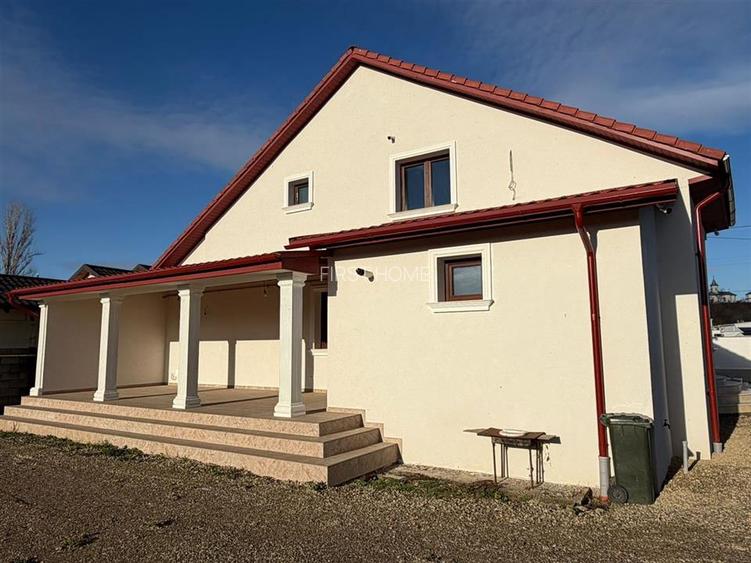 Vila deosebita Parter + Mansarda de vanzare in Odobesti - 5