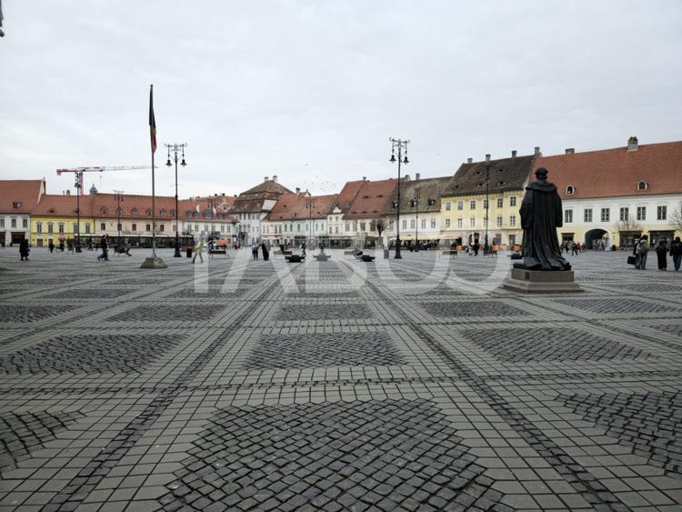 Apartament decomandat de vanzare cu pivnita in Centrul Istoric Sibiu