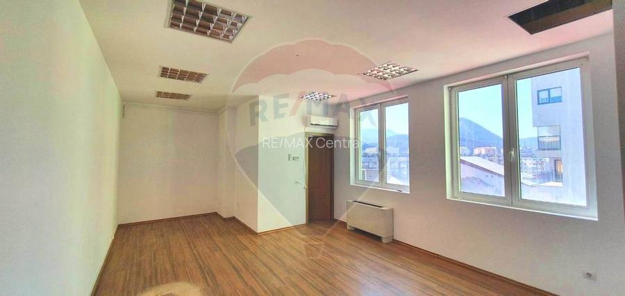 Birou de închiriat în Brașov zona centrală în clădire de birouri - 13