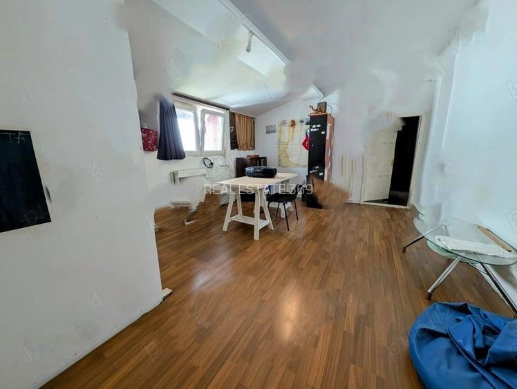 URGENT!, casa singur curte,  190 mp utili totali, LIBERA,  NEGOCIABIL - 2