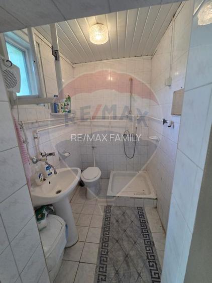 Casă cu gradina si solarii de legume - 4