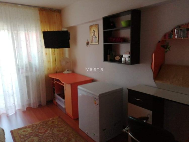 Apartment 3 camere decomandat, mobilat, doua balcoane, centrala gaze. Negociabil - 11
