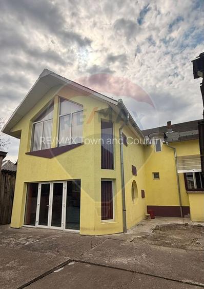 Casă / Vilă cu 6 camere de vânzare - 2