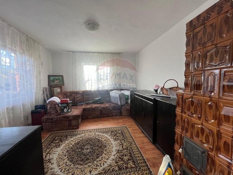 Casa cu 5 camere de vanzare in Priseaca 450 mp teren - 3