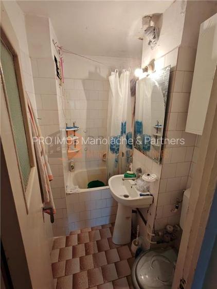 Apartament 3 camere cf 3 semidecomandat zona Micro 14 - 16