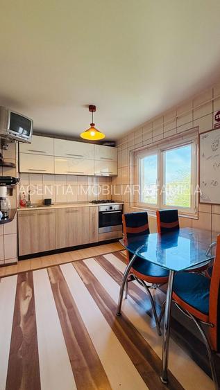 Vand apartament 3 camere IC Frimu in IFR, strada Nae Leonard, Bloc R - 6