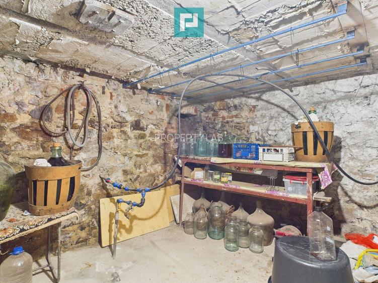 Două case, curte mare, lângă Castelul Corvinilor - 38