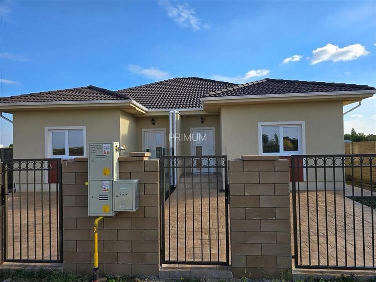 Duplex pe plan - strada asfaltata - zona linistita. - 2