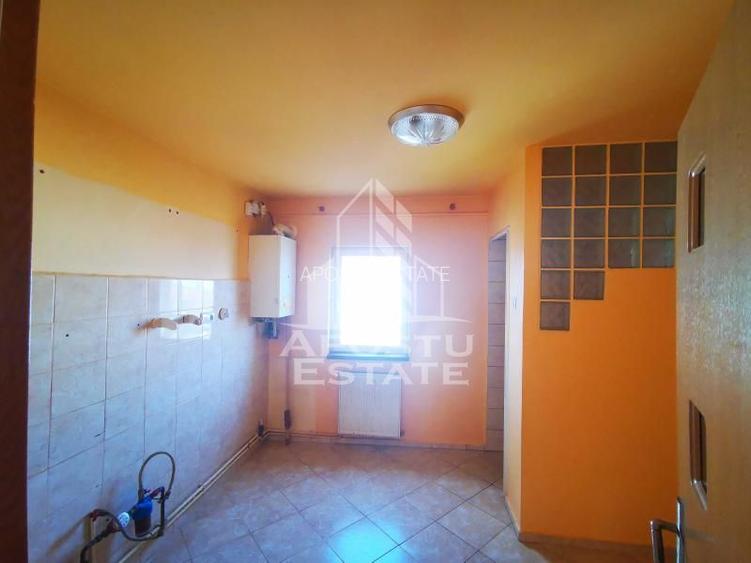 Apartament cu 3 camere, decomandat, 2 balcoane, 2 bai,etaj intermediar - 3