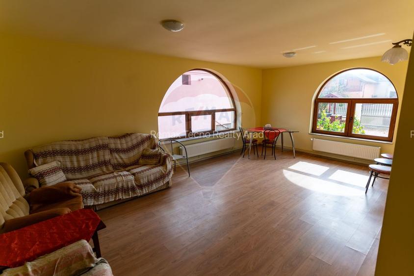 Vila /Pensiune 6 camere in Cristur, jud Hunedoara - 18