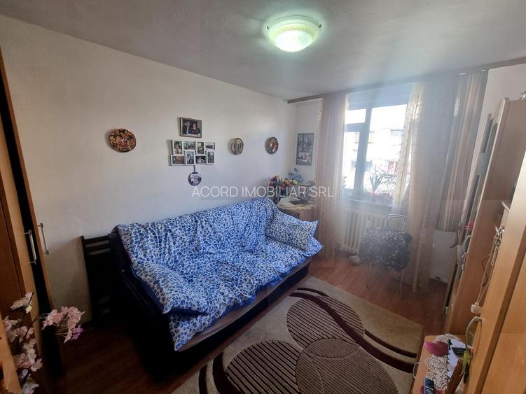 Piata CET  - garsoniera transformata in 2 camere - 4
