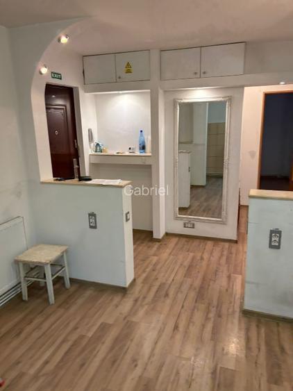 PROPRIETAR VAND Apartament cu imbunatatiri doesebite,  75mp - 2