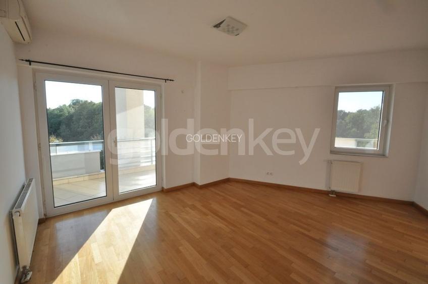 Apartament duplex cu 3 camere| vedere spre parc | piscina exterioara - 6