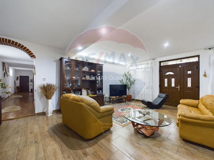 Vila cu 6 camere, teren 1200mp de vanzare- Varasti, la 4 km de Berceni - 3