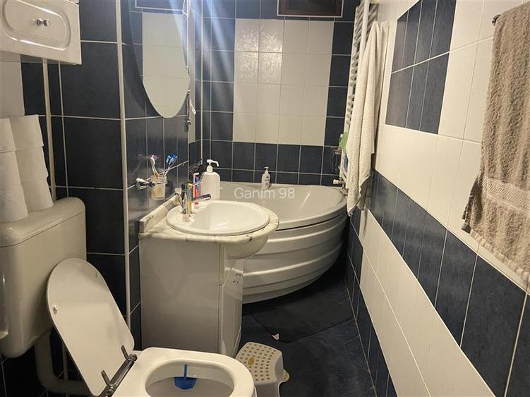 Apartament 4 camere , zona centrala - Inspectoratul Scolar ,suprafata 109 mp , e - 11