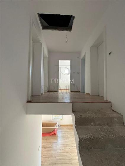 Duplex spatios - bucatarie inchisa - zona in plina dezvoltare - 11