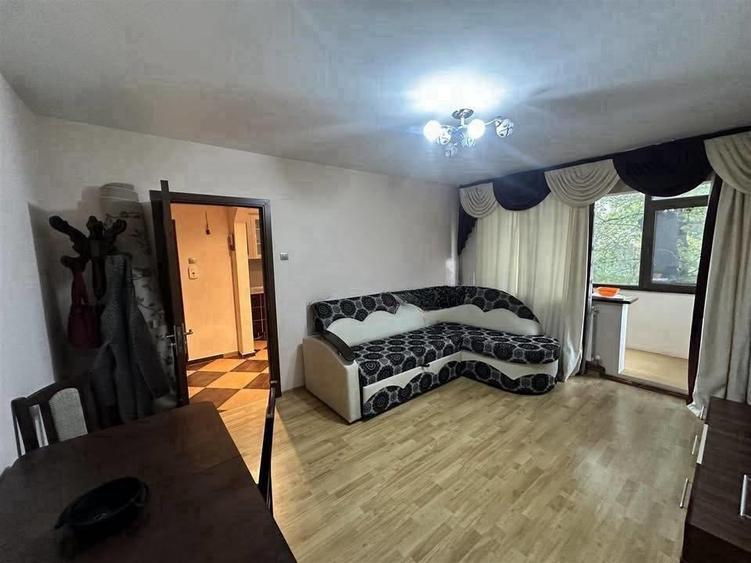 Apartament cu 2 camere, etajul 1/4, zona Podu Ros