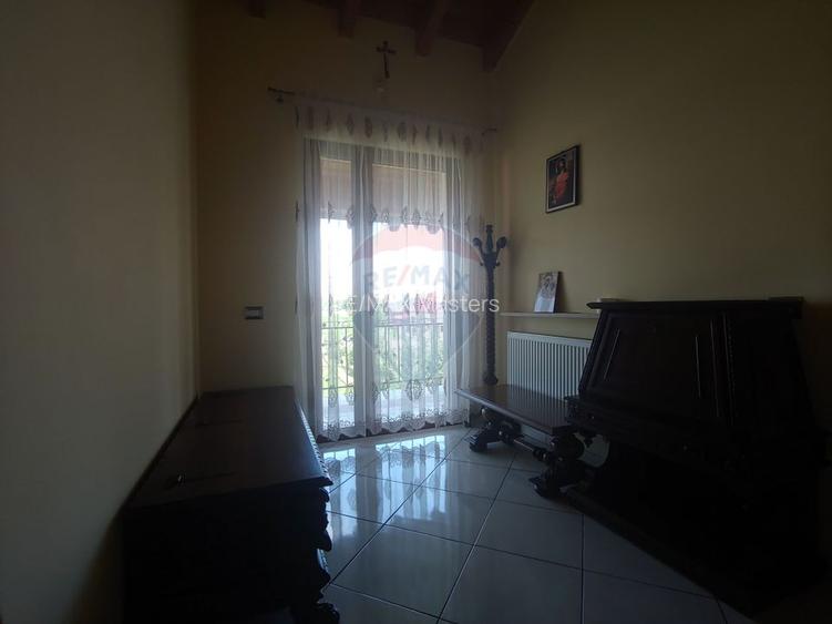 Casă / Vilă de lux cu 5 camere de vânzare în Vadu Moldovei, Suceava - 64