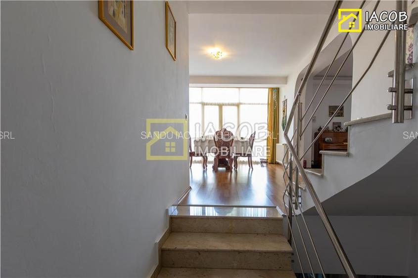 1/2 Duplex  S+D+P+2E, 455 mp in zona centrala a mun. Bacau - 37