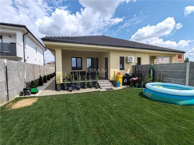 Duplex pe parter - mobilat - utilat - toate utilitatile - beci - pod mansardabil - 20