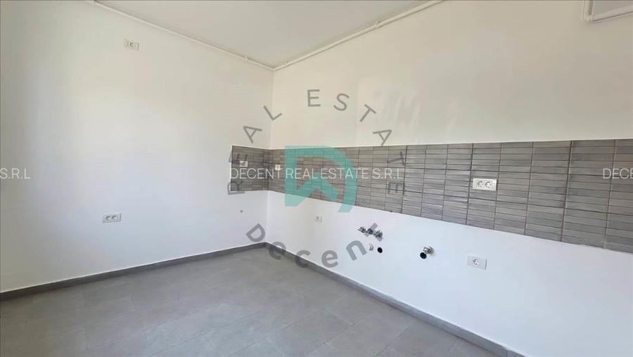 Studio,  47 mp, Tractorul - 16