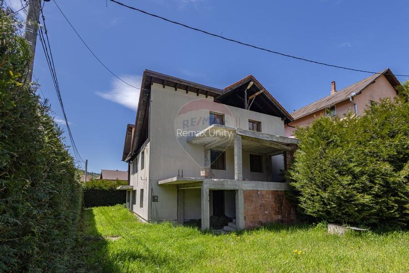Casă / Vilă cu 8 camere / 7 bai de vânzare, Moieciu de Jos - 3