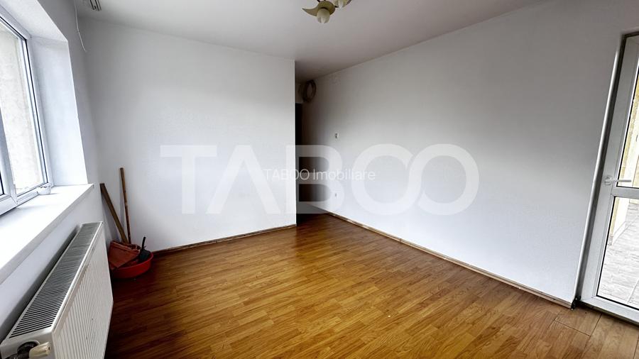 Apartament de vanzare 3 camere nemobilate cu balcon zona Trei Stejari - 2