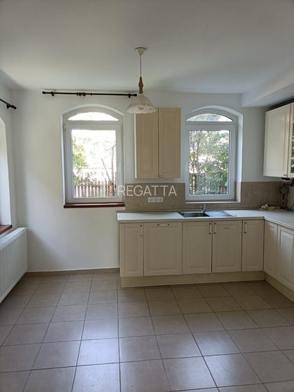 VILA DEOSEBITA cu GARAJ si PIVNITA - 4