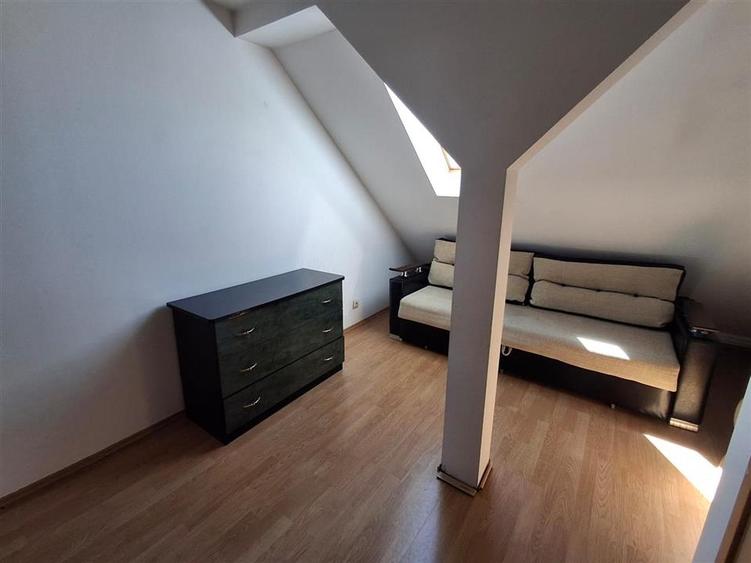 Apartament 3 camere balcon zona Vasile Aaron