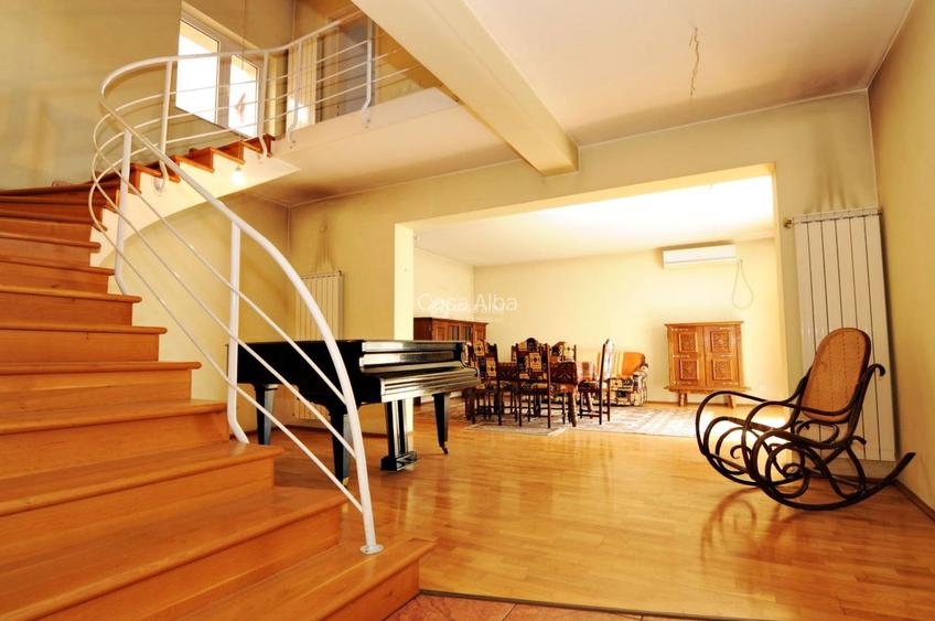 Centru, proprietate Parter + Etaj + Mansarda, disponibila imediat - 3