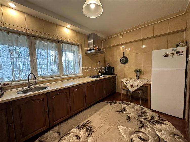 Inchiriere Apartament cu 3 camere Canta Bloc Nou - 9